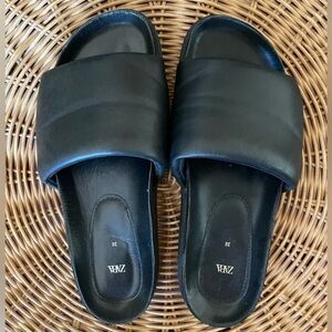 Black slides from Zara